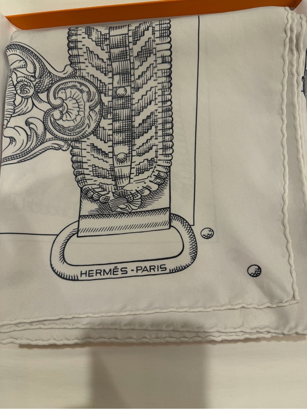 Hermes scarf 90 x 90. Like new - Picture 3 of 7